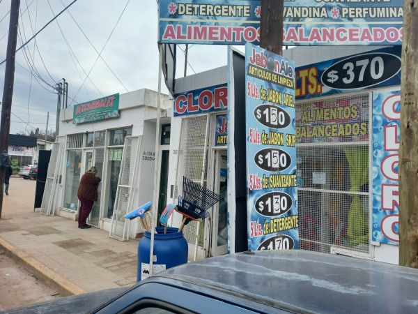 REBAJADO DPTO + 2 LOCALES COMERCIALES EN VENTA EXCELENTE OPORTUNIDAD DE INVERSION