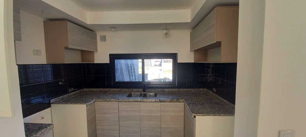 DUPLEX DE 3 DORM A EXTRENAR EN SAN IGNACIO VILLAGE!!!!