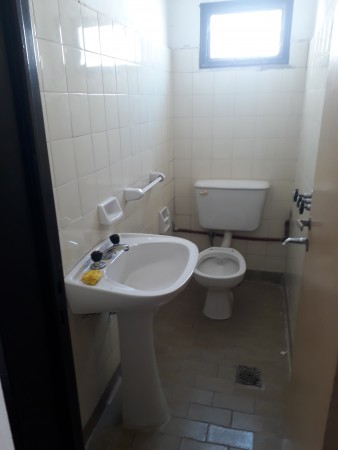 ALQUILO CASA EN BARRIO ROSEDAL , 3 DORM!!!!