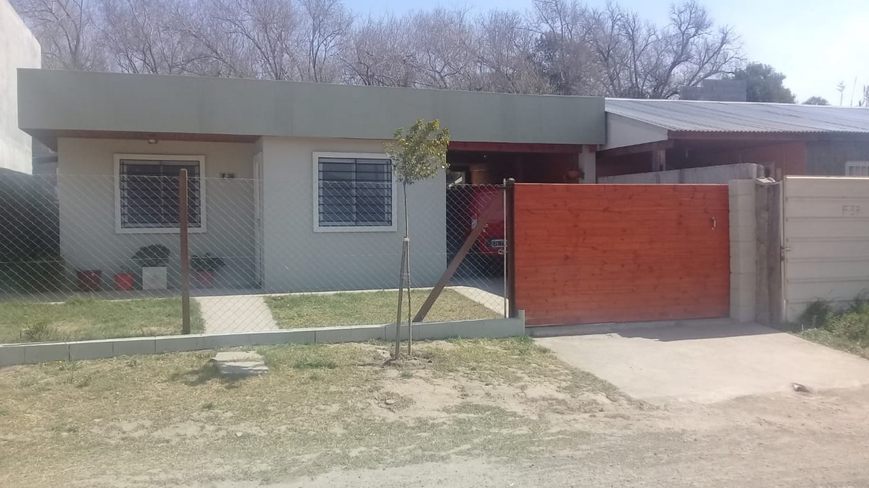 VENDO CASA CONSTRUCCION EN SECO 3 DORM, EN B° CON SEGURIDAD!!!!!