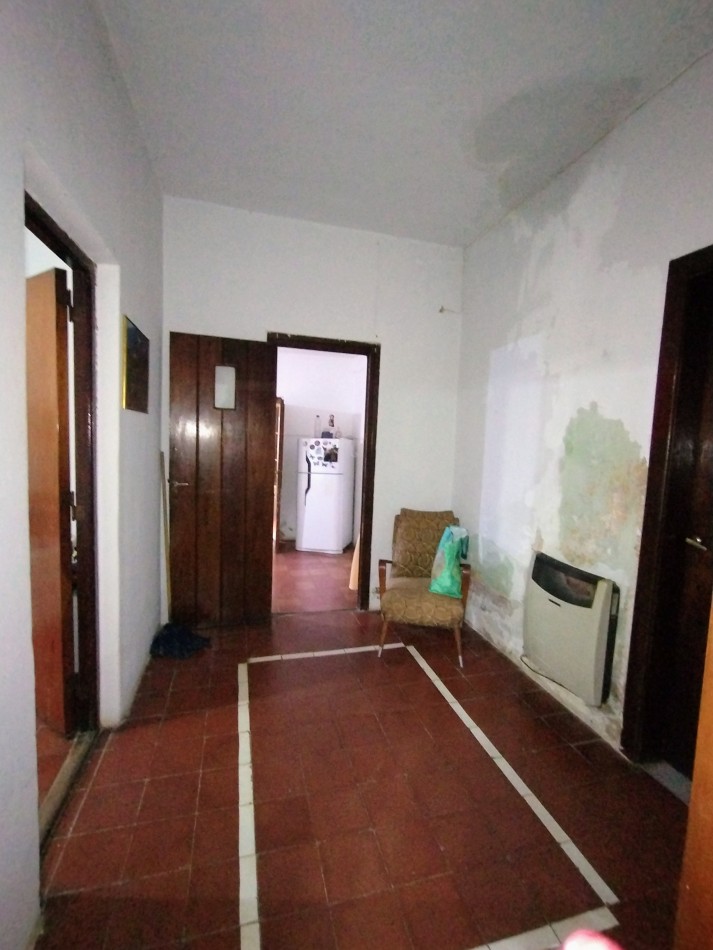 CASA A LA VENTA CON GRAN TERRENO EN B° ARGUELLO, EXCELENTE OPORTUNIDAD!!!