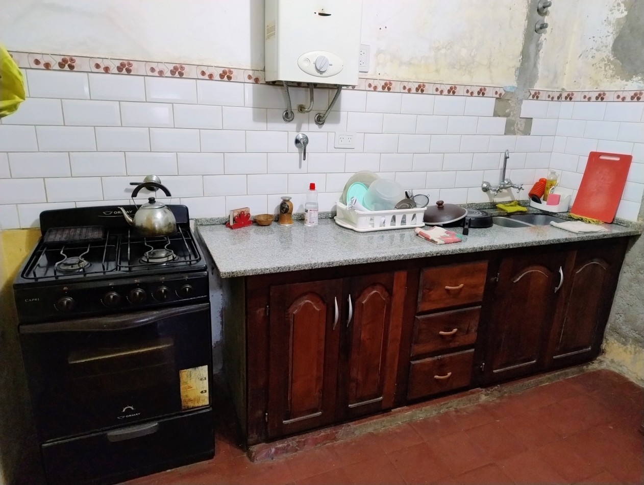 CASA A LA VENTA CON GRAN TERRENO EN B° ARGUELLO, EXCELENTE OPORTUNIDAD!!!