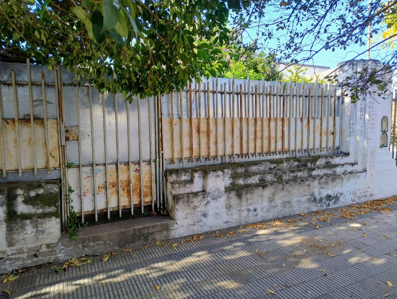 CASA EN VENTA A RECICLAR!!! IDEAL INVERSOR. BARRIO TALLERES OESTE