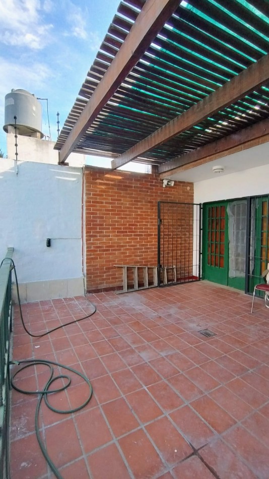 HERMOSA CASA A LA VENTA 4 DORM. C/PILETA B°AYACUCHO