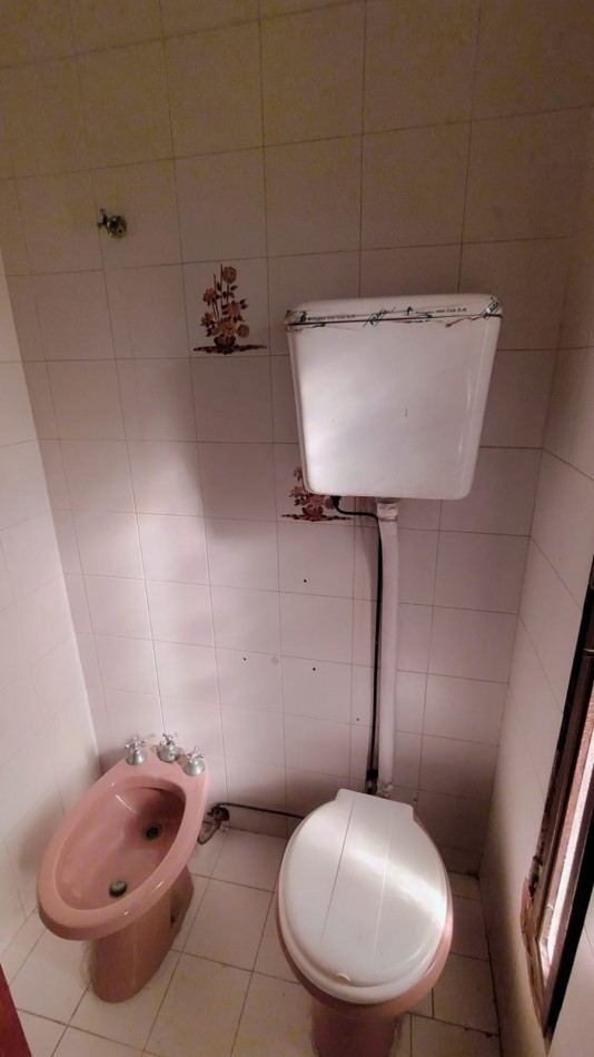 HERMOSA CASA A LA VENTA 4 DORM. C/PILETA B°AYACUCHO