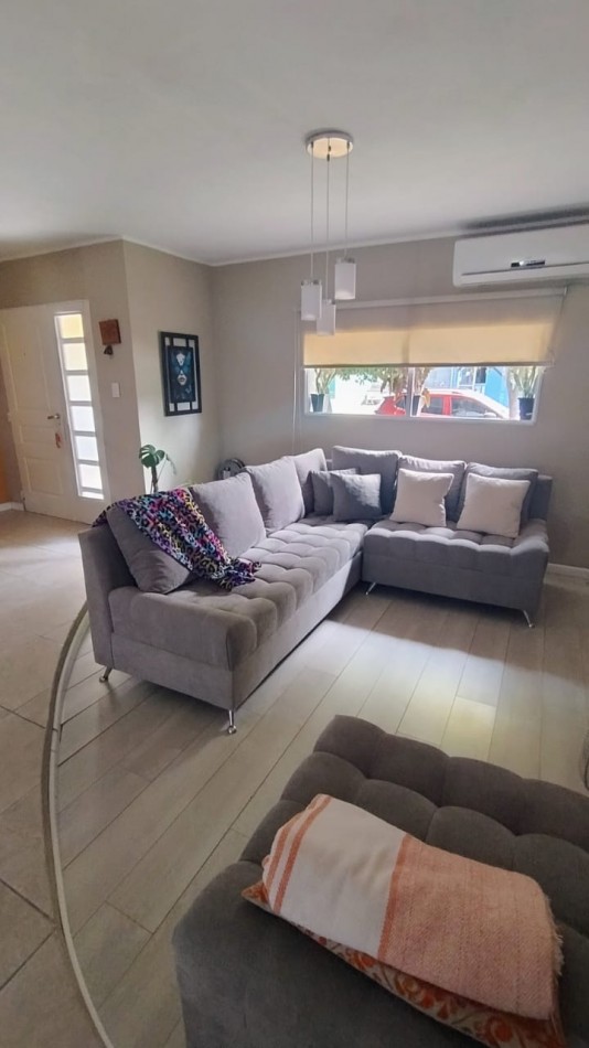 VENDO CASA 3 DORM C/PILETA EN B°CON SEGURIDAD VILLA ESQUIU!!!!!