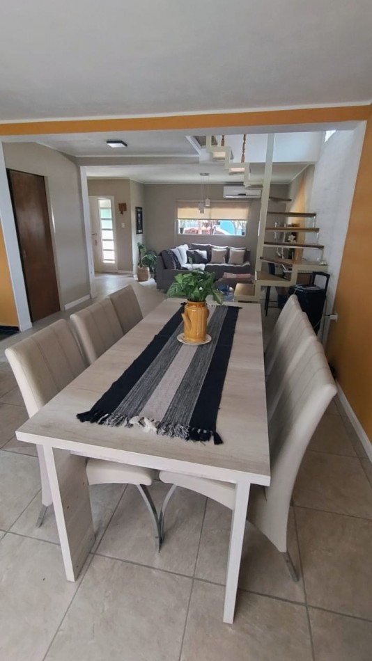 VENDO CASA 3 DORM C/PILETA EN B°CON SEGURIDAD VILLA ESQUIU!!!!!