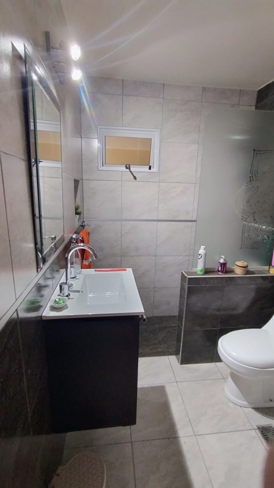 VENDO CASA 3 DORM C/PILETA EN B°CON SEGURIDAD VILLA ESQUIU!!!!!