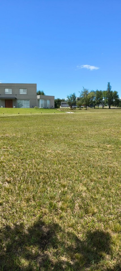 LOTE DE 800 M2 EN VENTA CARLOS PAZ GOLF EXCELENTE ENTORNO!!!!