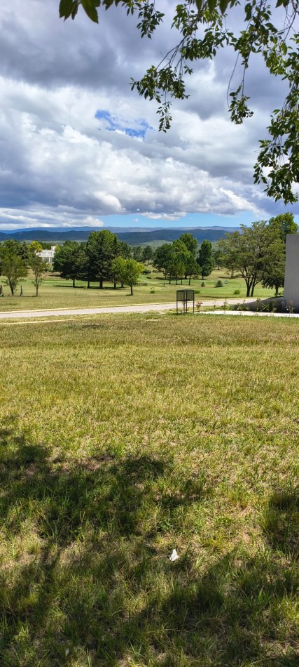 LOTE DE 800 M2 EN VENTA CARLOS PAZ GOLF EXCELENTE ENTORNO!!!!