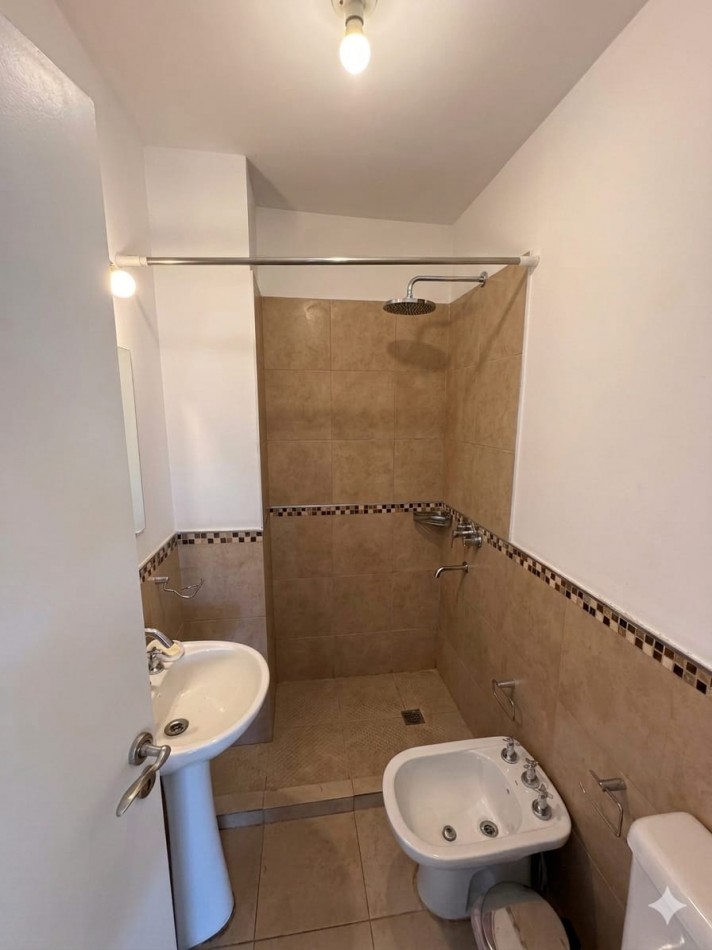 OFICINA EN ALQUILER PLANTA ALTA SOBRE RECTA MARTINOLLI