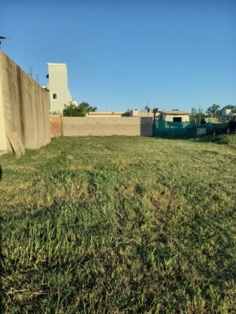 LOTE EN VENTA DE 250M2 EN BARRIO CON SEGURIDAD!!!