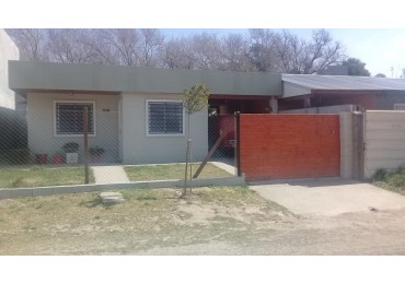 VENDO CASA CONSTRUCCION EN SECO 3 DORM, EN B° CON SEGURIDAD!!!!!